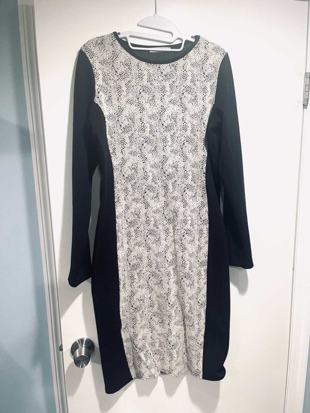 Oasis Black and White Paneled Long-Sleeve Dress L